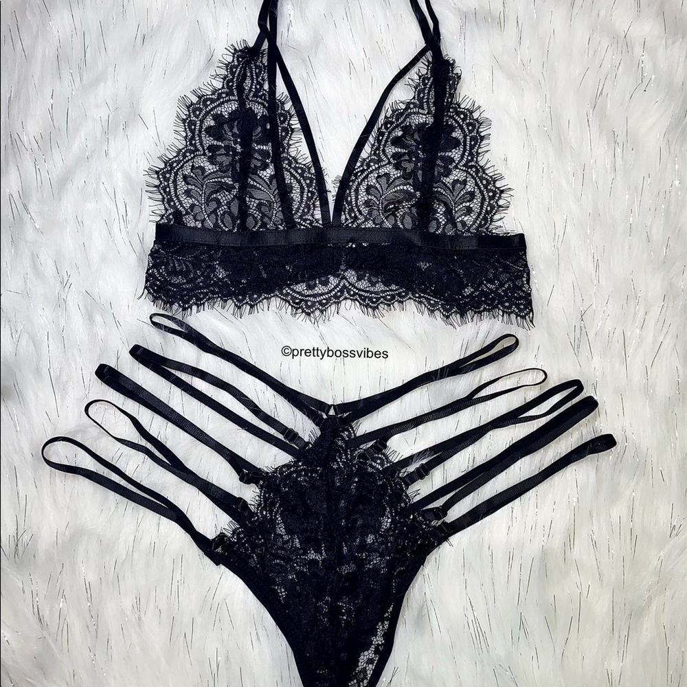 Lacey Lingerie Set - Picture 3 of 6